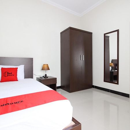 Reddoorz Syariah Plus @ Jakal Bawah 3 Kejayan Exterior photo