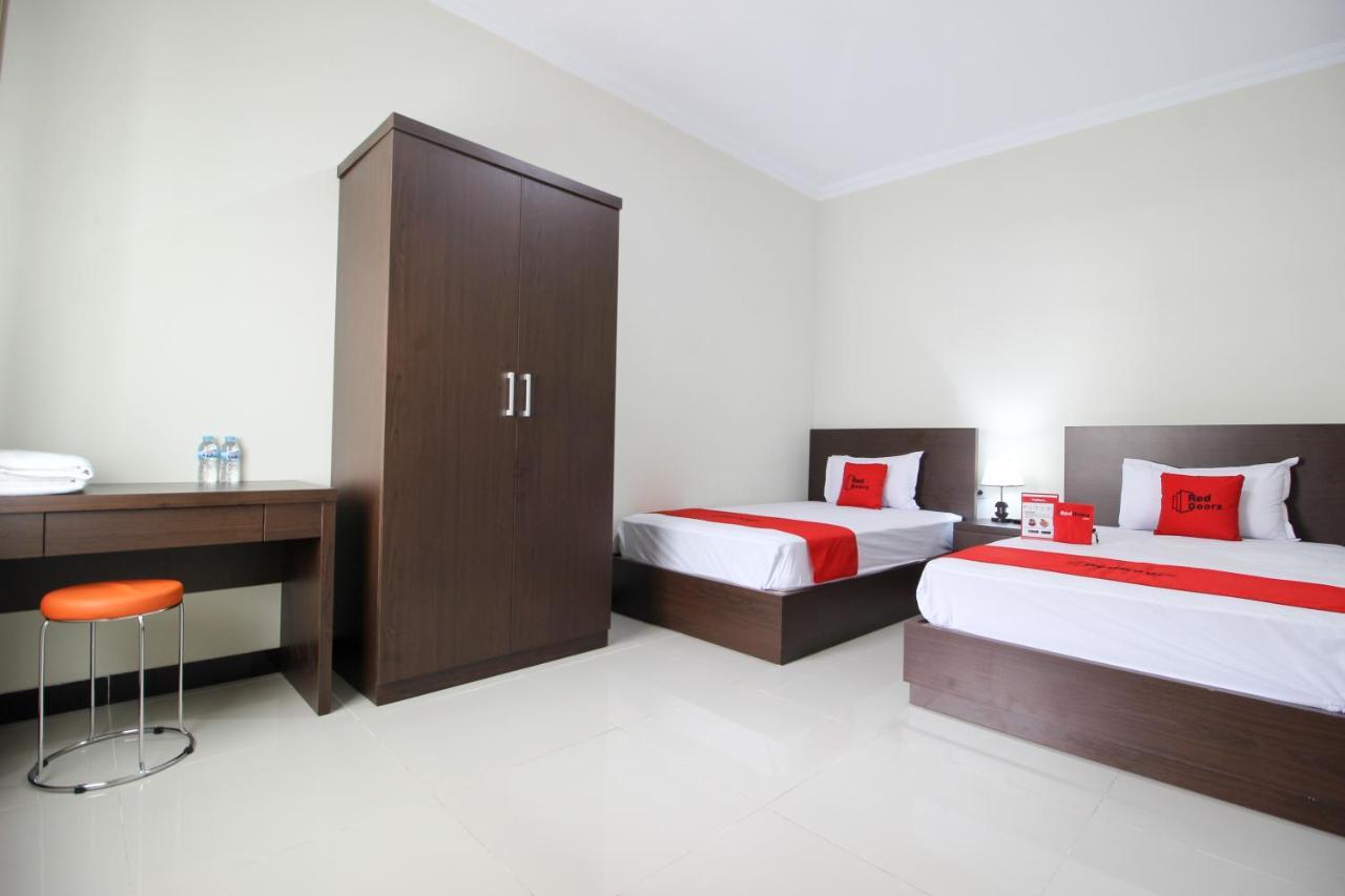 Reddoorz Syariah Plus @ Jakal Bawah 3 Kejayan Exterior photo