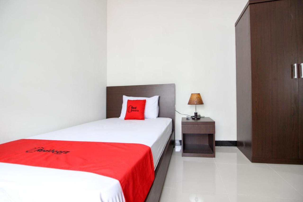 Reddoorz Syariah Plus @ Jakal Bawah 3 Kejayan Exterior photo