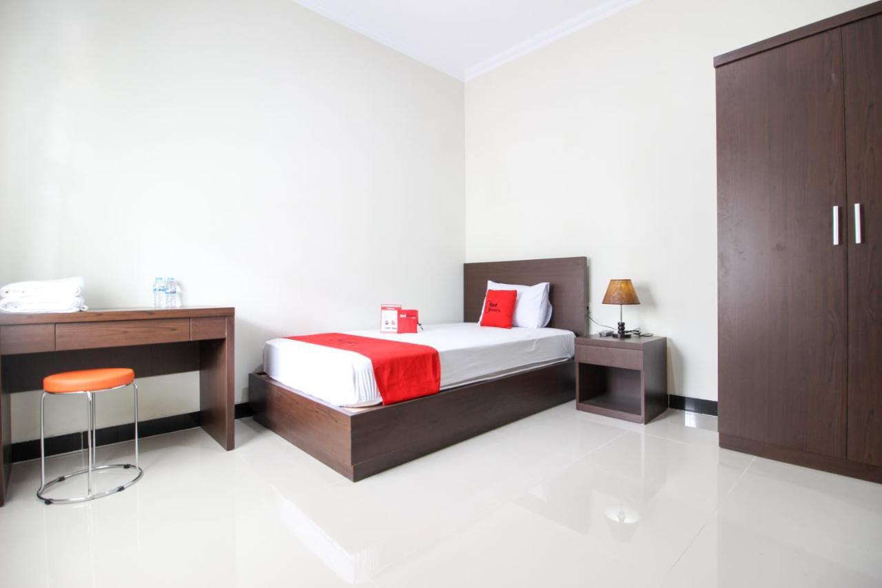 Reddoorz Syariah Plus @ Jakal Bawah 3 Kejayan Exterior photo