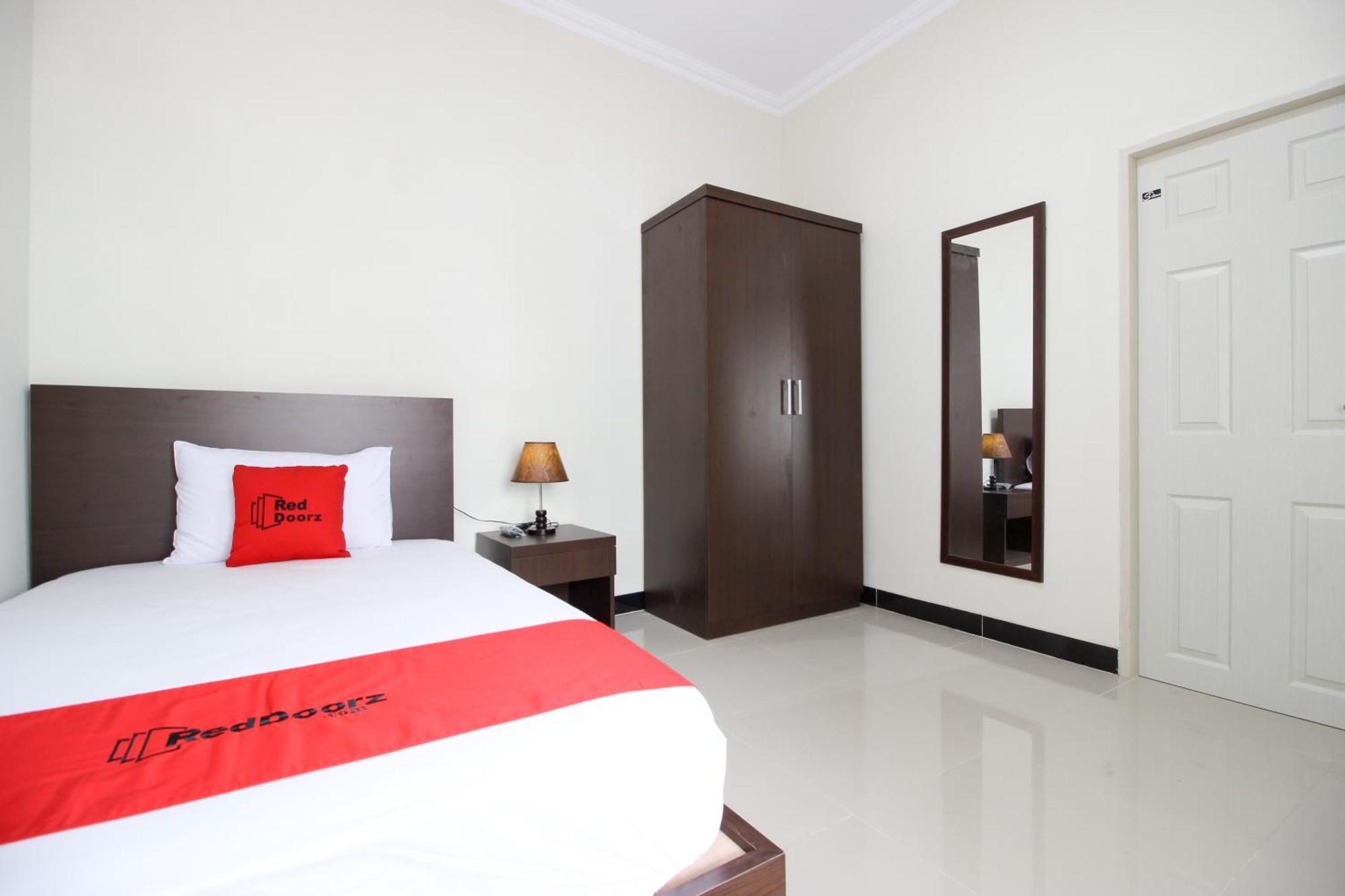 Reddoorz Syariah Plus @ Jakal Bawah 3 Kejayan Exterior photo