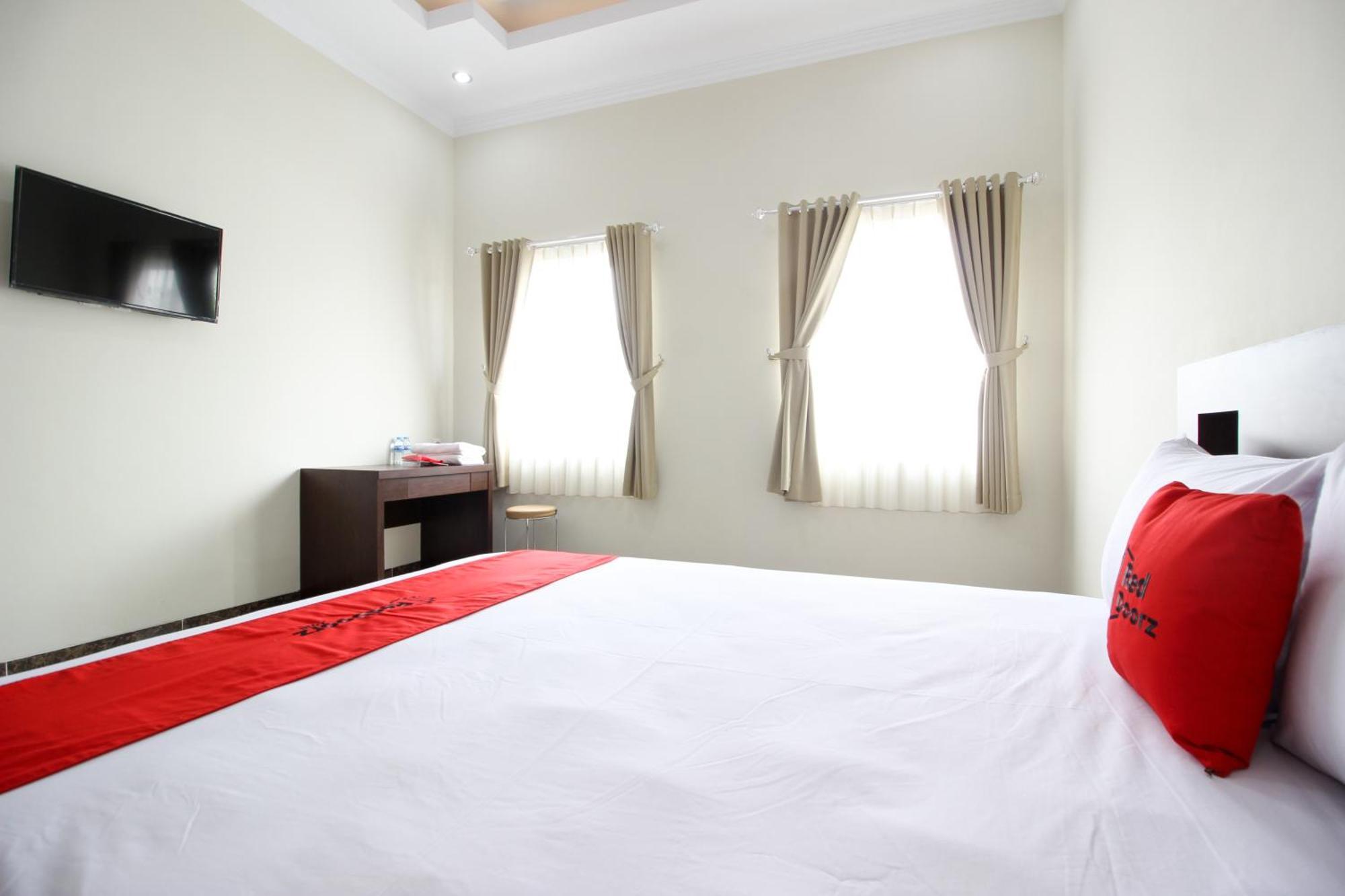 Reddoorz Syariah Plus @ Jakal Bawah 3 Kejayan Exterior photo