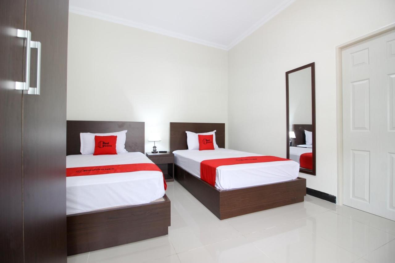 Reddoorz Syariah Plus @ Jakal Bawah 3 Kejayan Exterior photo