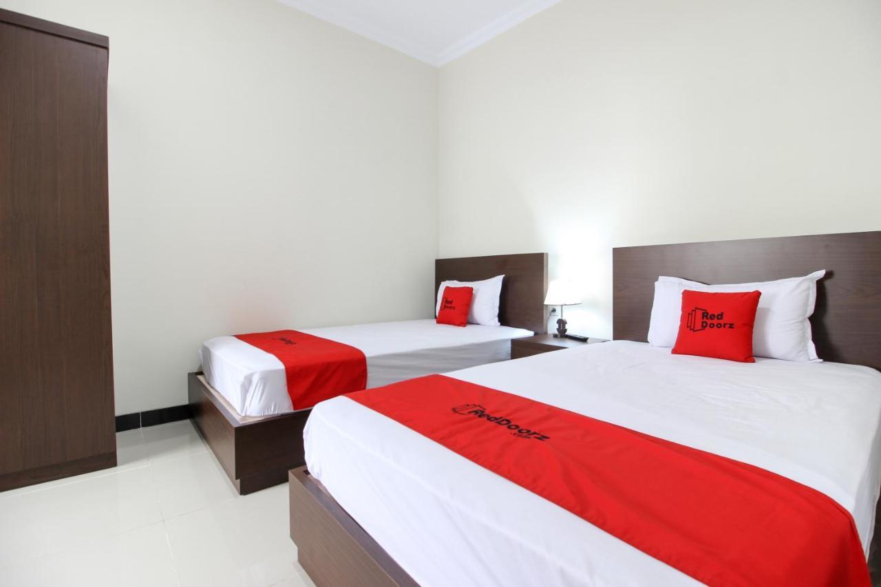Reddoorz Syariah Plus @ Jakal Bawah 3 Kejayan Exterior photo