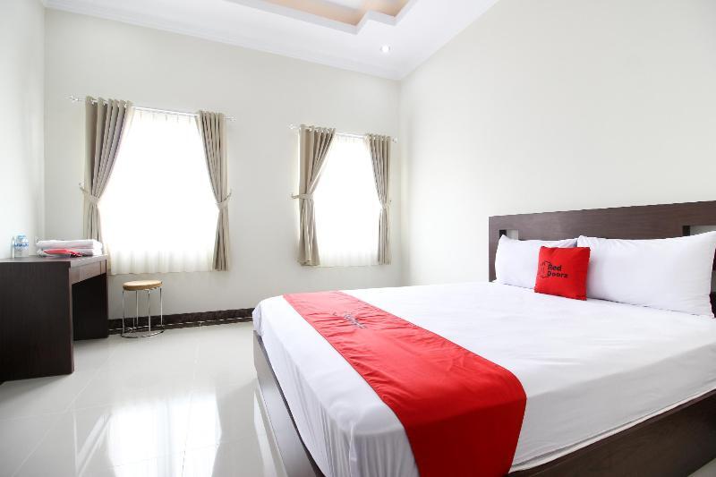 Reddoorz Syariah Plus @ Jakal Bawah 3 Kejayan Exterior photo